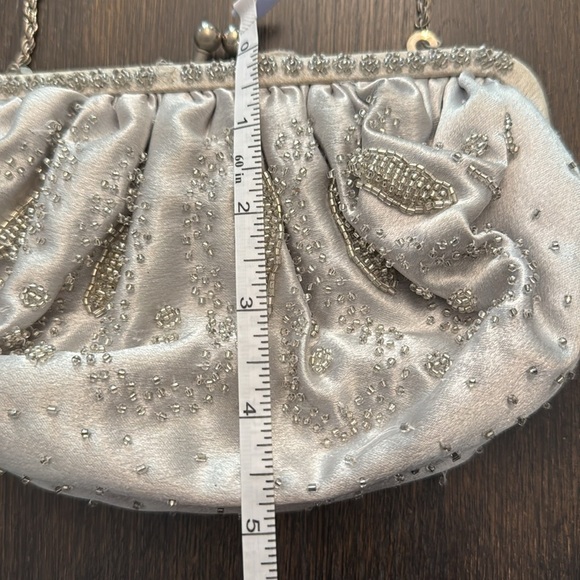Vintage La Regale Gray/Silver Beaded Clutch with Chain Strap - Picture 7 of 9
